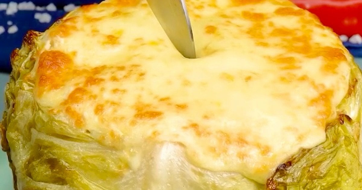 Мариноване у пиві мʼясо запечена у капусті  instagram.comcookrate.pl