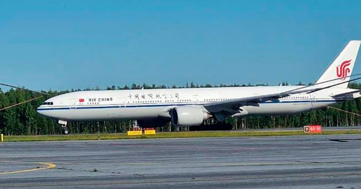 Экстренная посадка самолета Air China в России – пассажиров не ...