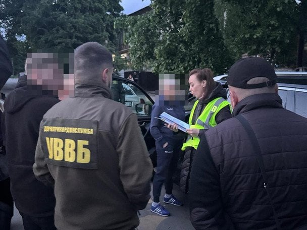 В Винницкой области учительница географии переправляла мужчин за границу: детали схемы