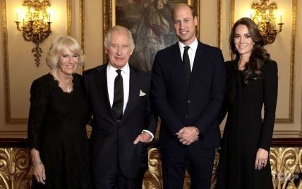 Какие красавицы: Букингемский дворец поделился совместным портретом королевы Камиллы и принцессы Уэльской
