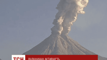 Вулкан на западе Мексики выпускает сотни облаков пепла и дыма