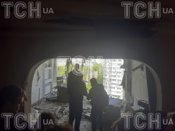 Квартира у Святошинському районі, куди влучили уламки дрона 8 травня / © ТСН.ua