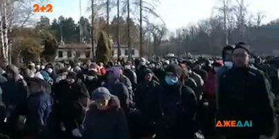 Очереди на пропускных пунктах: украинцы не теряют надежды вернуться на родину на автобусах