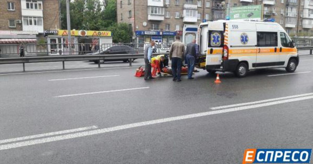 В Киеве автобус сбил наркомана, который бежал от полиции