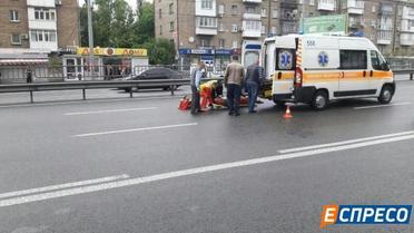 В Киеве автобус сбил наркомана, который бежал от полиции