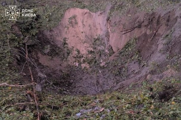 Атака на Київ 17 вересня, наслідки у Дніпровському районі / © ДСНС