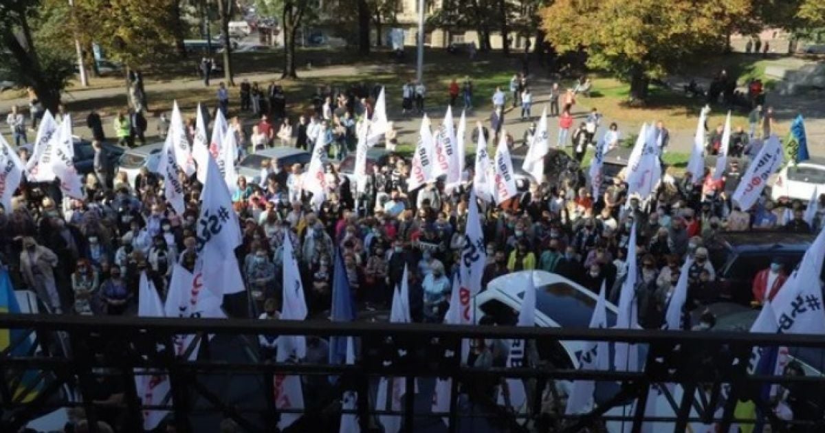 У центрі Львова підприємці перекрили дорогу: чого вимагають ФОПи