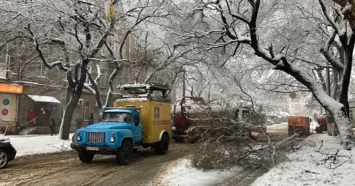 Погіршення погоди: МОН рекомендує закладам освіти семи областей готуватися до дистанційного навчання