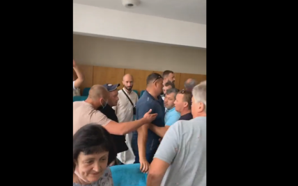 На заседании сессии Бориспольского городского совета произошла драка: видео