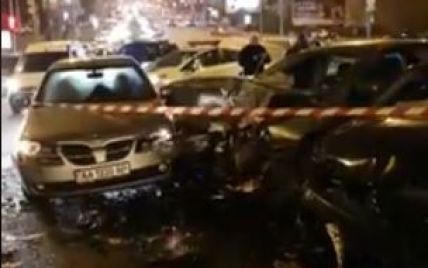 У Києві через масштабну аварію з п'ятьма легковиками утворилися автомобільні затори