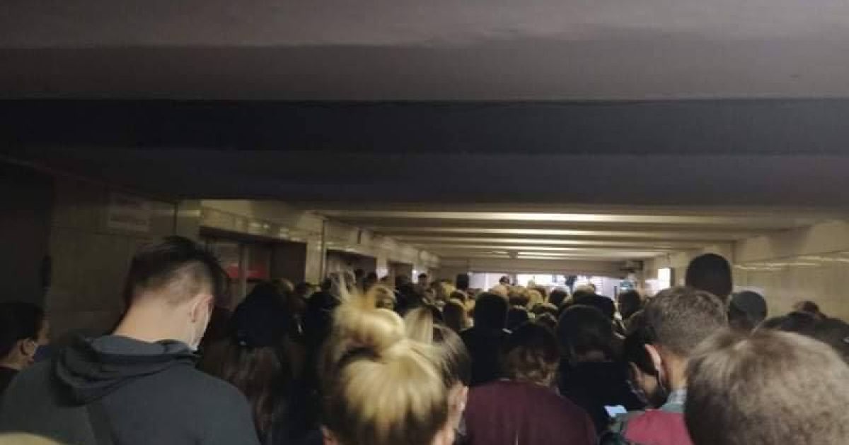 В Киеве на метро "Позняки" собралась огромная толпа: что случилось