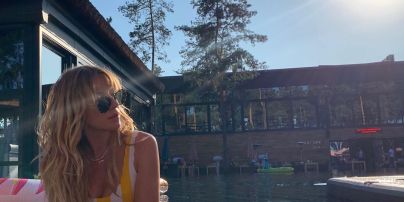 Обольстительная Леся Никитюк в купальнике эротично позировала в бассейне