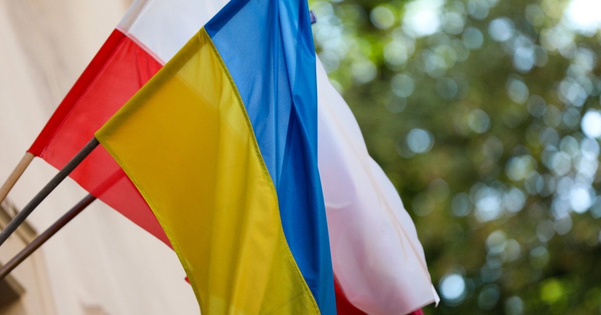 Прапори України та Польщі