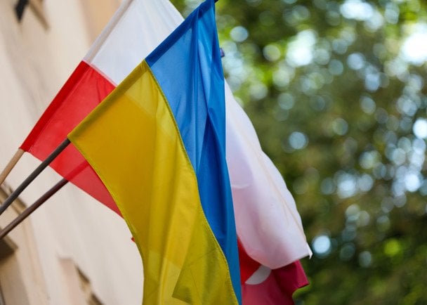 Польша ограничила помощь украинским беженцам и отказалась финансировать Starlink: что известно