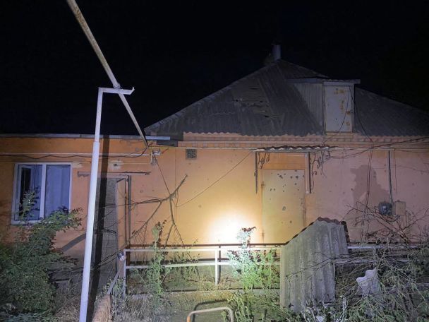 Окупанти вгатили по житловому сектору на Дніпропетровщині: є поранений та руйнування – фото 1