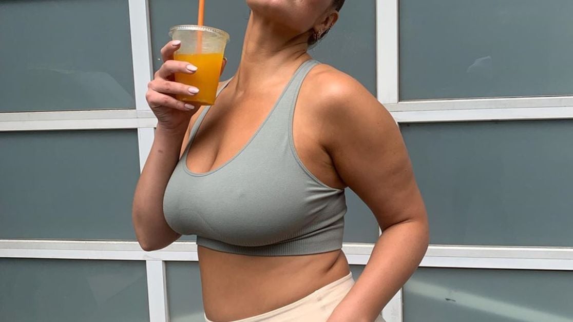 На диетах не сидит: модель plus-size Эшли Грэм показала, что ест