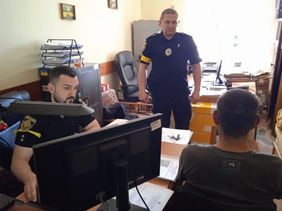 Ґвалтував 8-річну дівчинку і знімав порно: у Львові затримали педофіла