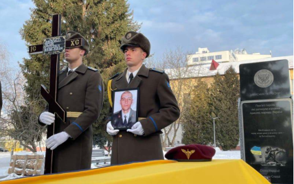 Семь лет не знали, что с ним случилось: во Львове похоронили 27-летнего военного, погибшего в 2014 году