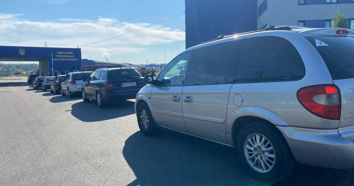 "Евробляхи" начали конфисковывать прямо на таможенных постах: что известно