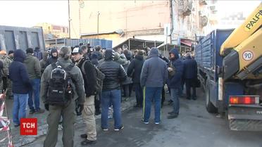 Протест депутатов против скандального строительства в Киеве закончился потасовкой с охранниками