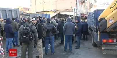 Протест депутатів проти скандального будівництва у Києві закінчився штовханиною з охоронцями