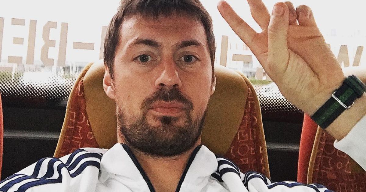 Мілевський показав незвичайний торт, який йому подарували на день народження