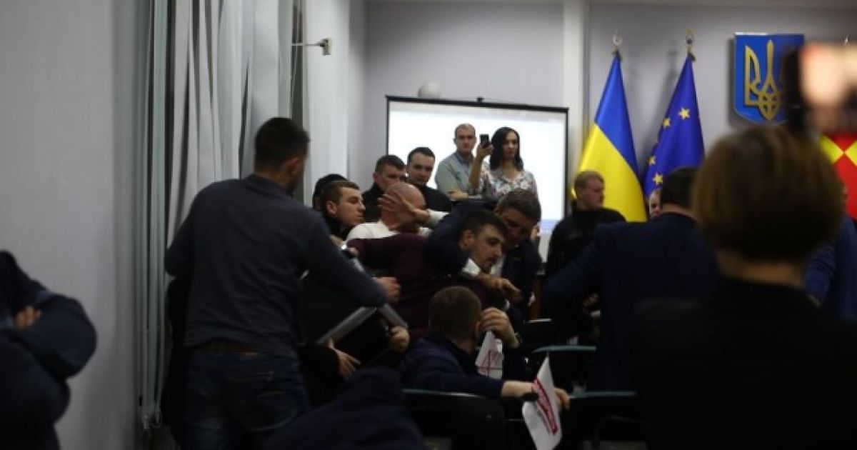 бійка в луцькраді_1 / © Волинські новини
