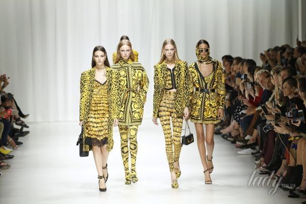 Коллекция Versace прет-а-порте сезона весна-лето 2018 / © East News