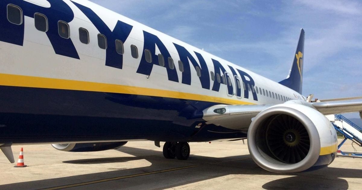 Маски на борту та обов’язкові анкети перед польотом: у Ryanair розповіли, як відновлюватимуть рейси під час коронавірусу