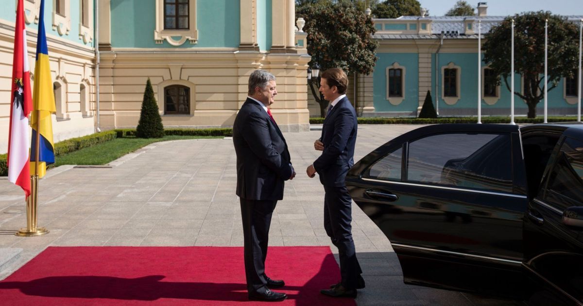Порошенко встречается с канцлером Австрии с глазу на глаз в Мариинском дворце