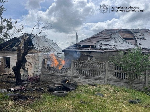 Росіяни вдарили по приватних будинках у Запоріжжі. / © Запорізька ОВА