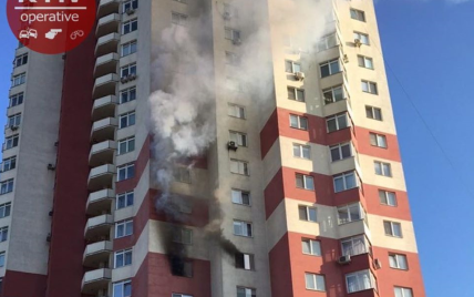 У Києві на Дарниці спалахнула пожежа у багатоповерхівці: з'явилися фото