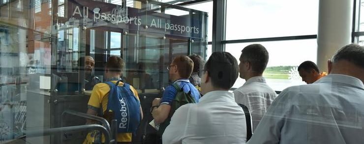 Украинцев свободно впускают в Европу без отпечатков пальцев, и с детьми без паспортов