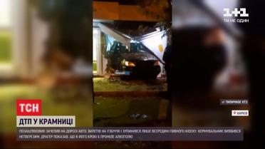 У Харкові позашляховик в'їхав у пивний кіоск