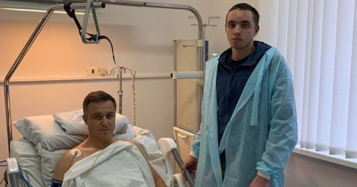 Кулеба опублікував перше фото з лікарні після ДТП. Його відвідав водій іншого авто