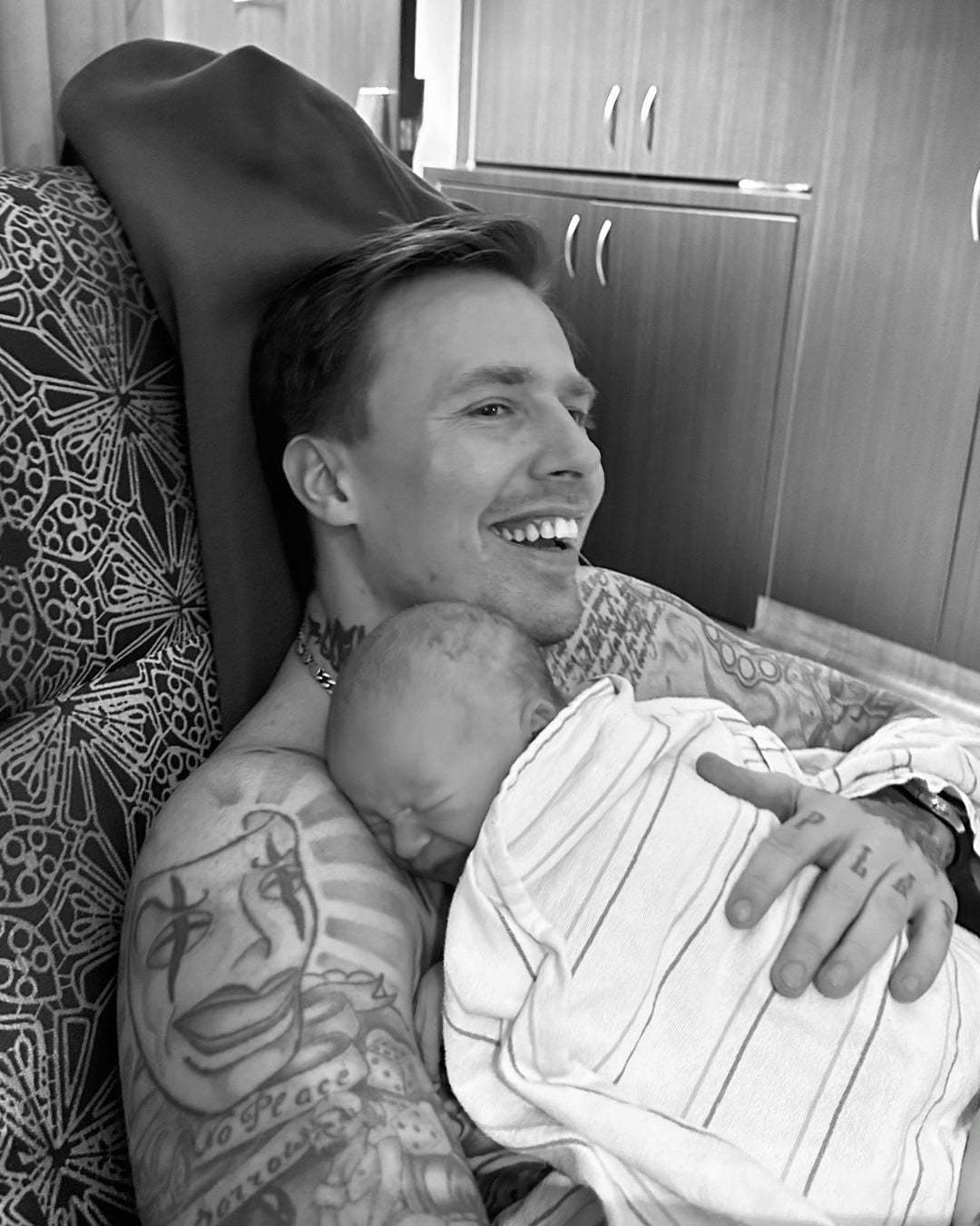 Возлюбленный Александры Литвин с первенцем. Фото: Instagram Тимура Трушковского / © 