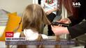 Обстригла косы ради ВСУ: 9-летняя Даша из Ивано-Франковска поддерживает украинских воинов
