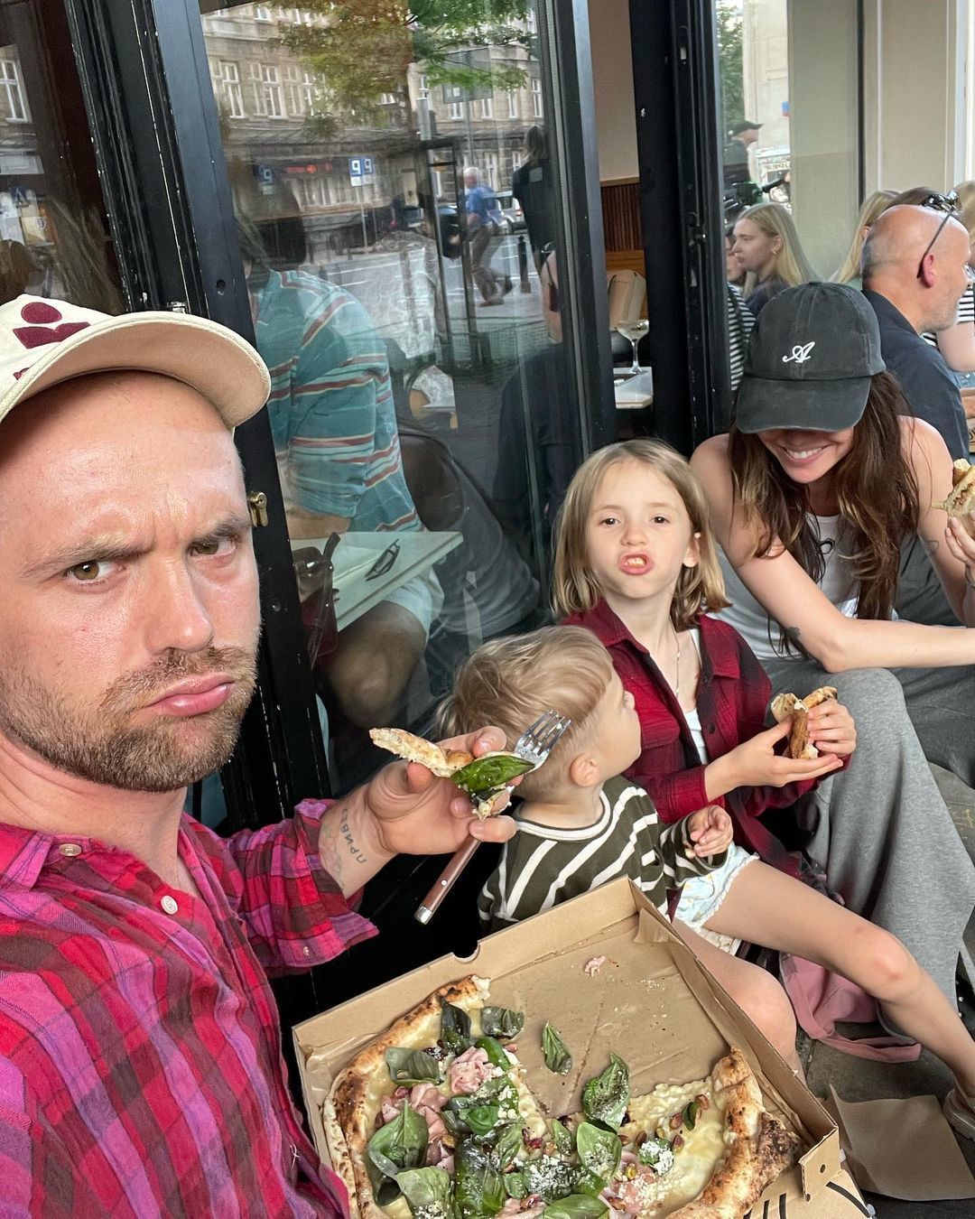 Кацурин с Дорофеевой и детьми от первого брака / © instagram.com/misha_katsurin