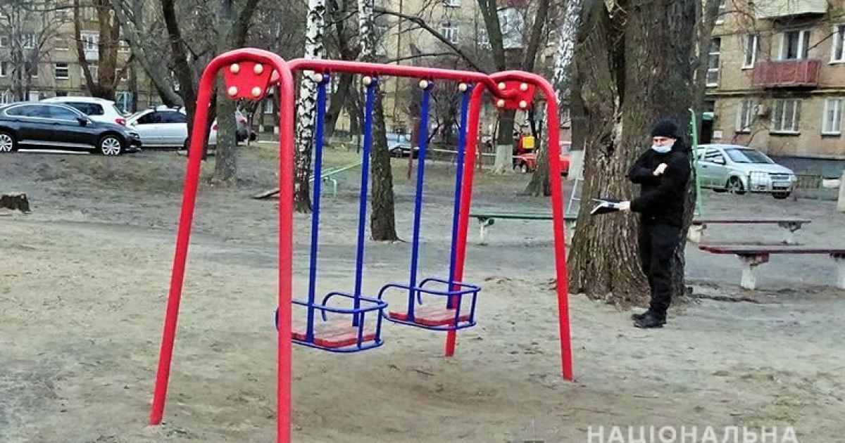 Обнажил половой орган на детской площадке: в Киеве иностранцу объявили подозрение за развращение девочки