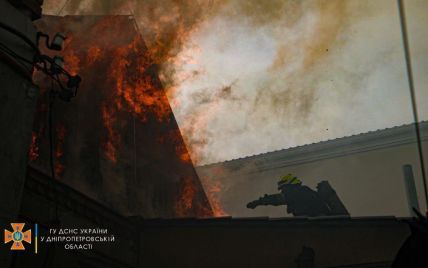 Згоріли п'ять квартир, загинув чоловік: у Дніпрі сталася масштабна пожежа в житловому будинку (фото)