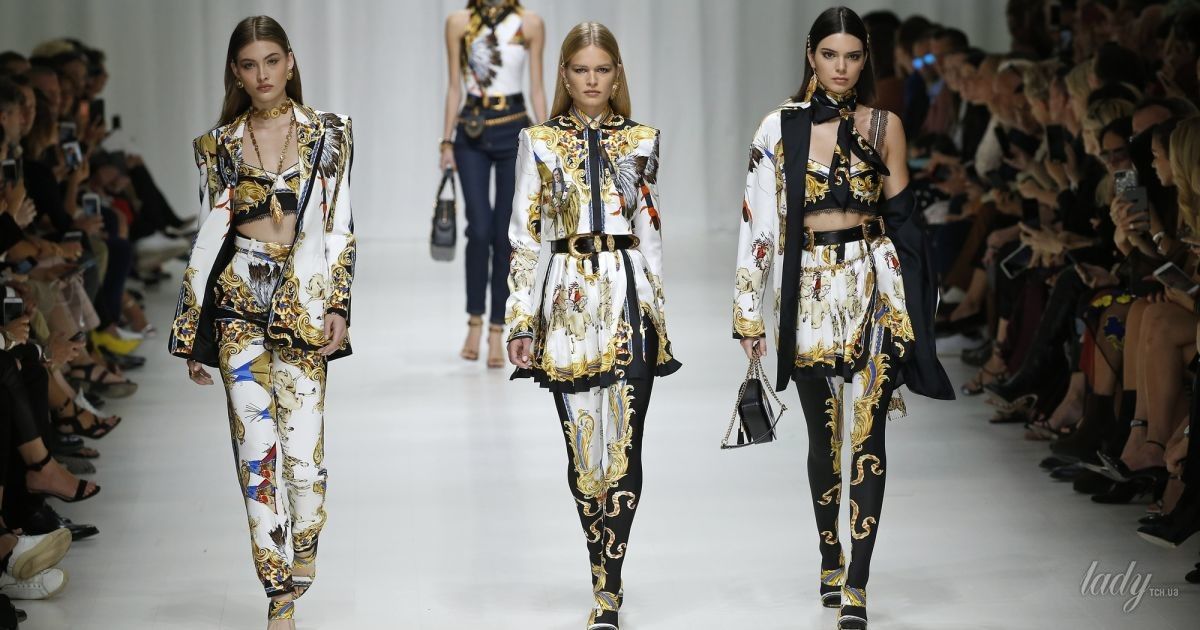 Коллекция Versace прет-а-порте сезона весна-лето 2018 / © East News