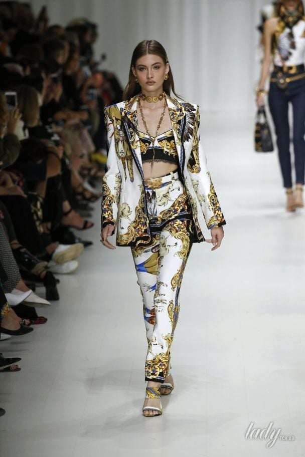 Коллекция Versace прет-а-порте сезона весна-лето 2018 / © East News