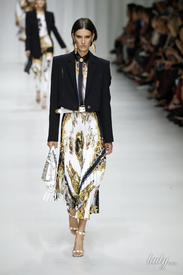 Коллекция Versace прет-а-порте сезона весна-лето 2018 / © East News