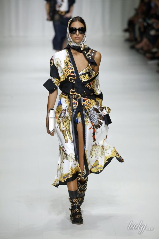 Коллекция Versace прет-а-порте сезона весна-лето 2018 / © East News