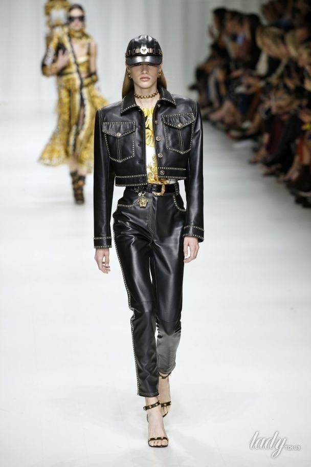 Коллекция Versace прет-а-порте сезона весна-лето 2018 / © East News