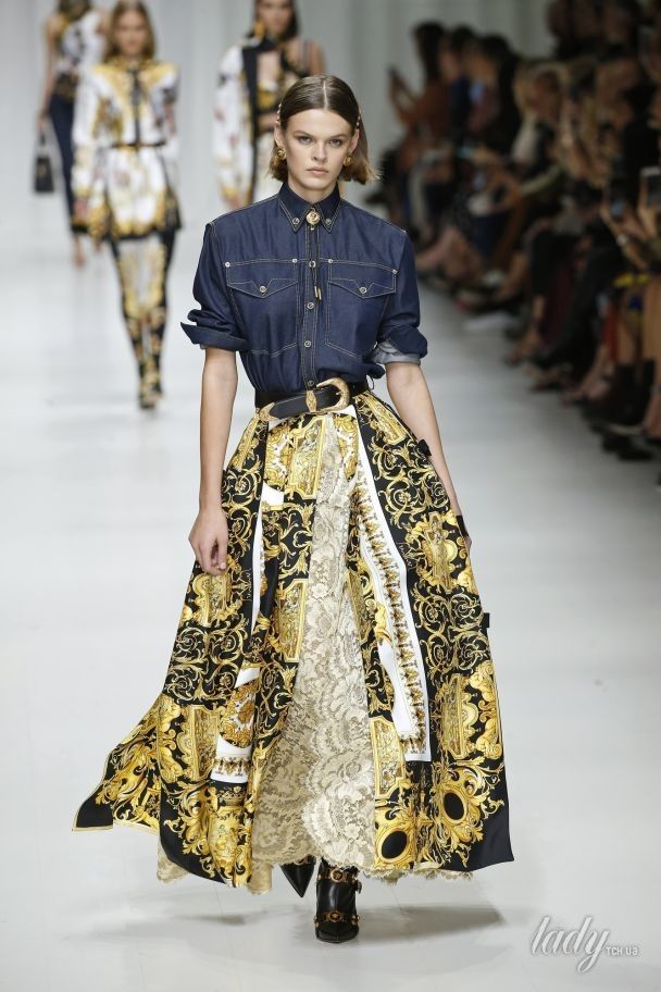 Коллекция Versace прет-а-порте сезона весна-лето 2018 / © East News