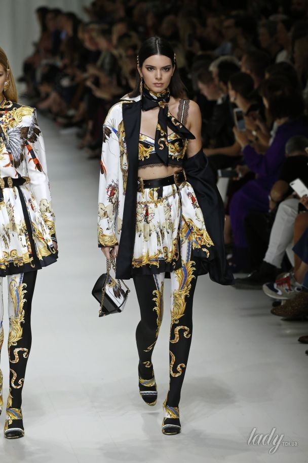 Коллекция Versace прет-а-порте сезона весна-лето 2018 / © East News