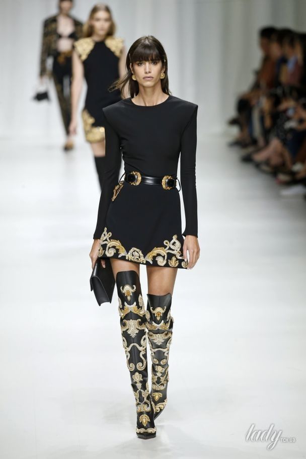 Коллекция Versace прет-а-порте сезона весна-лето 2018 / © East News