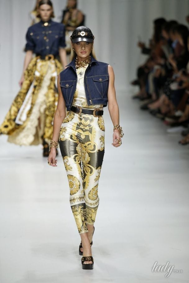 Коллекция Versace прет-а-порте сезона весна-лето 2018 / © East News