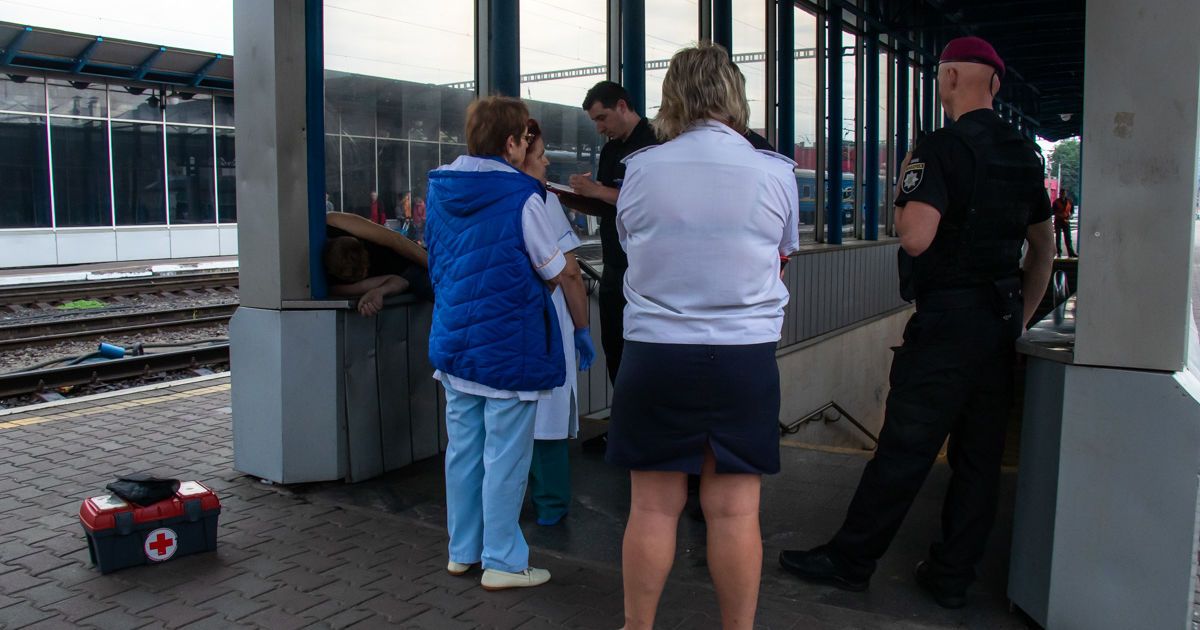 З квитком на потяг: у Києві на вокзалі знайшли тіло чоловіка